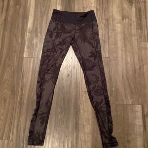 Lululemon Swift Run Tight black on black print